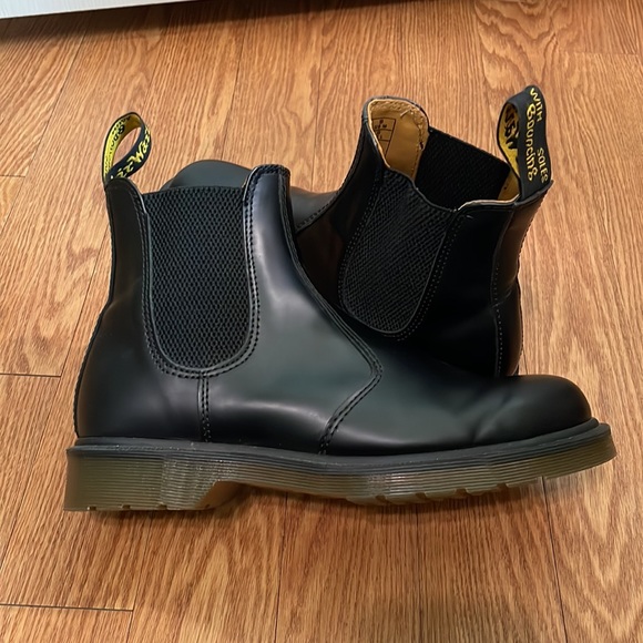 Dr. Martens Other - Dr. Martens 2976 Smooth Leather Chelsea Boots